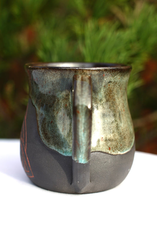 Tasse Triquetra mit Runen