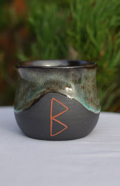 Becher Berkana-Rune