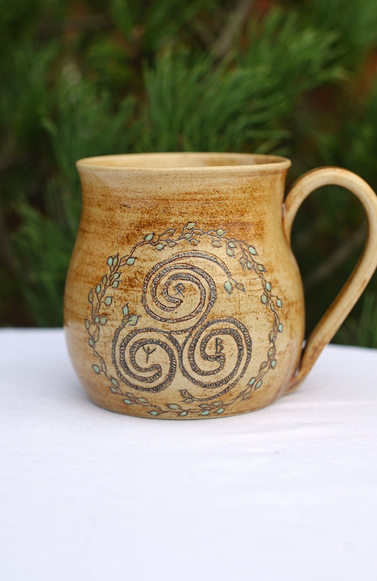 Tasse Triskele und Runen
