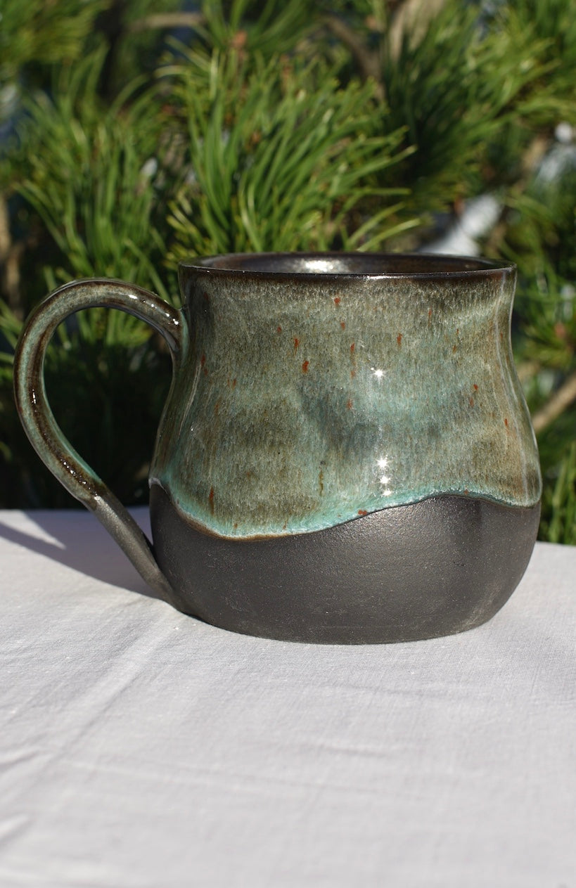 Tasse Triquetra mit Runen