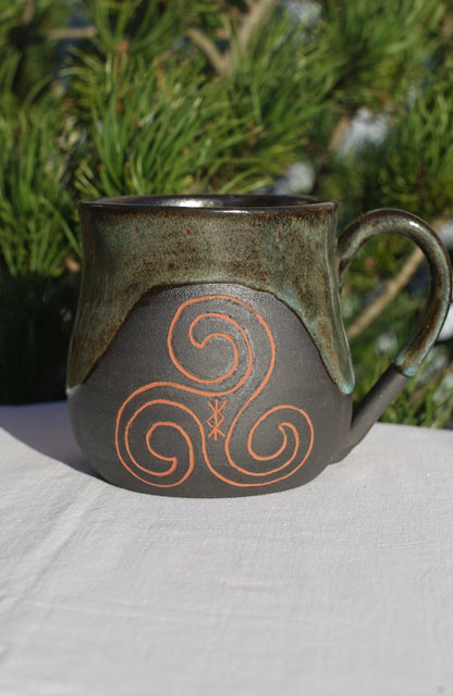Tasse Binderune Schutz der Familie und Triskele