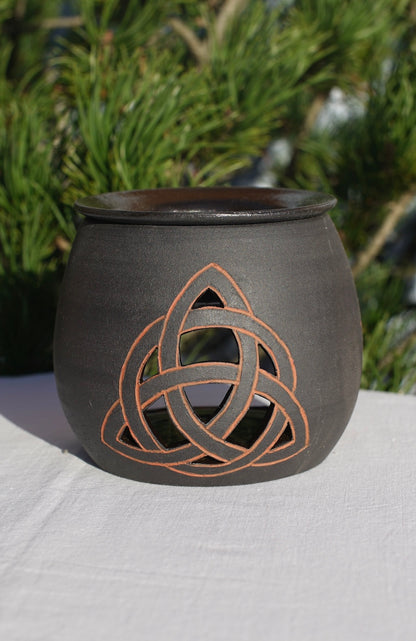 Aromaöl-Lampe Triquetra mit Runen