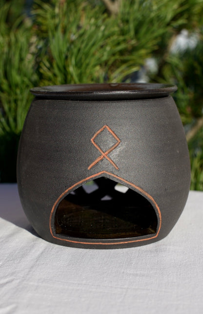 Aromaöl-Lampe Triquetra mit Runen