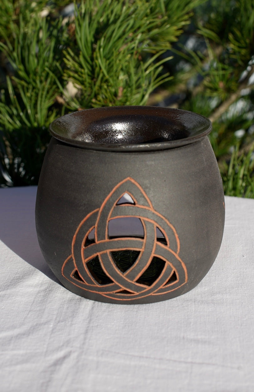 Aromaöl-Lampe Triquetra mit Runen