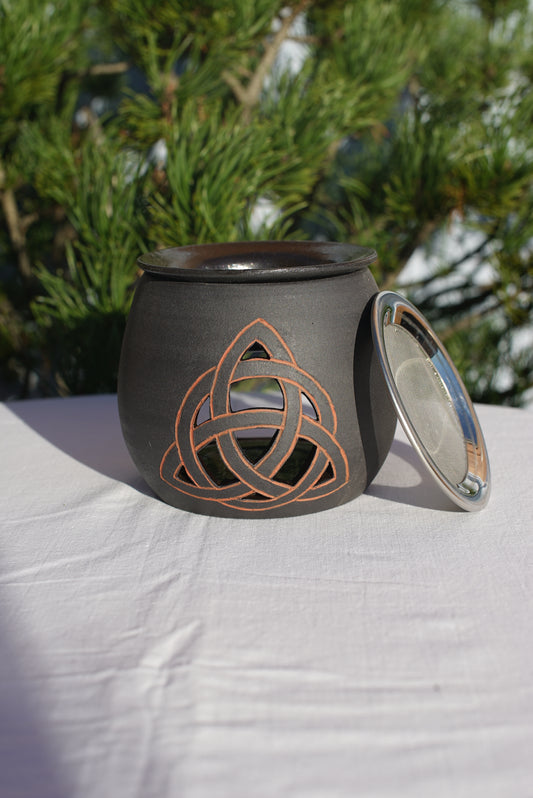 Räucherset Triquetra mit Runen mit Räuchersieb und einem Räucherduft nach Wahl