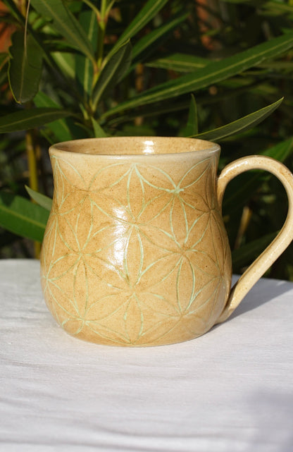 Tasse Fleur de vie vert clair Sgraffito