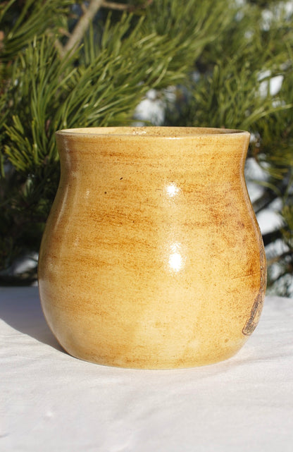 Tasse Triquetra mit Runen hell