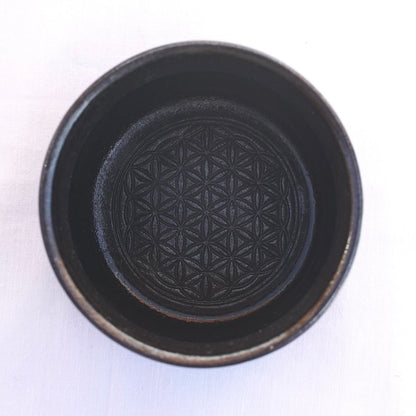Becher Triquetra mit Runen mit echtem Ocker