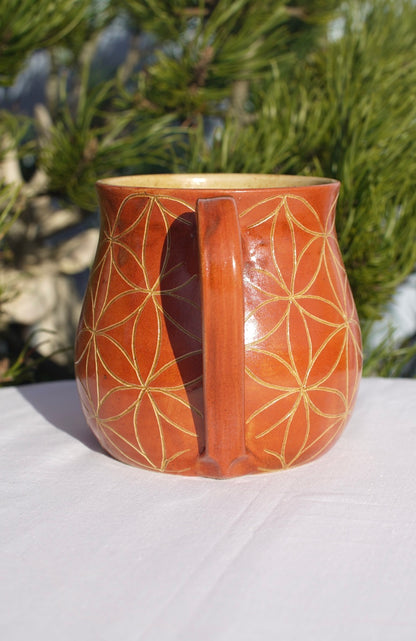 Tasse Blume des Lebens zimt Sgraffito