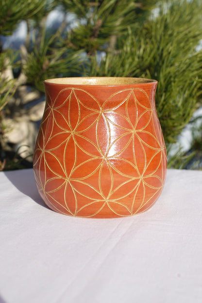 Tasse Blume des Lebens zimt Sgraffito