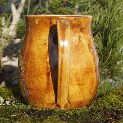 Tasse Triquetra mit Runen Gold