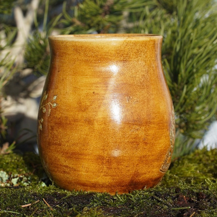 Tasse Triquetra mit Runen Gold