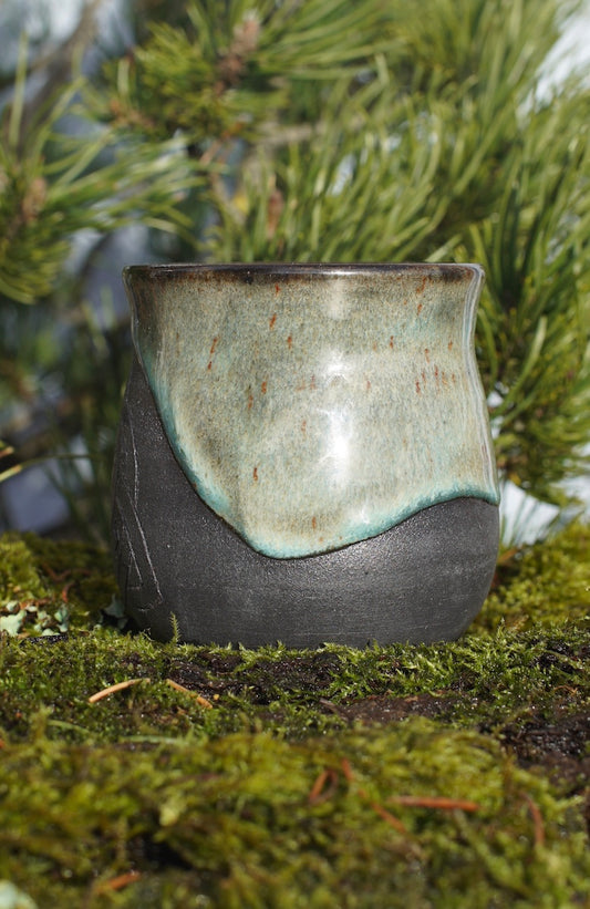 Becher Triquetra mit Runen mit echtem Ocker