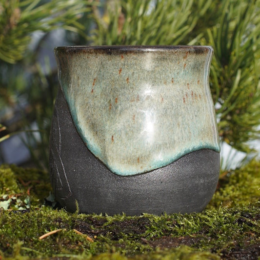 Becher Triquetra mit Runen mit echtem Ocker