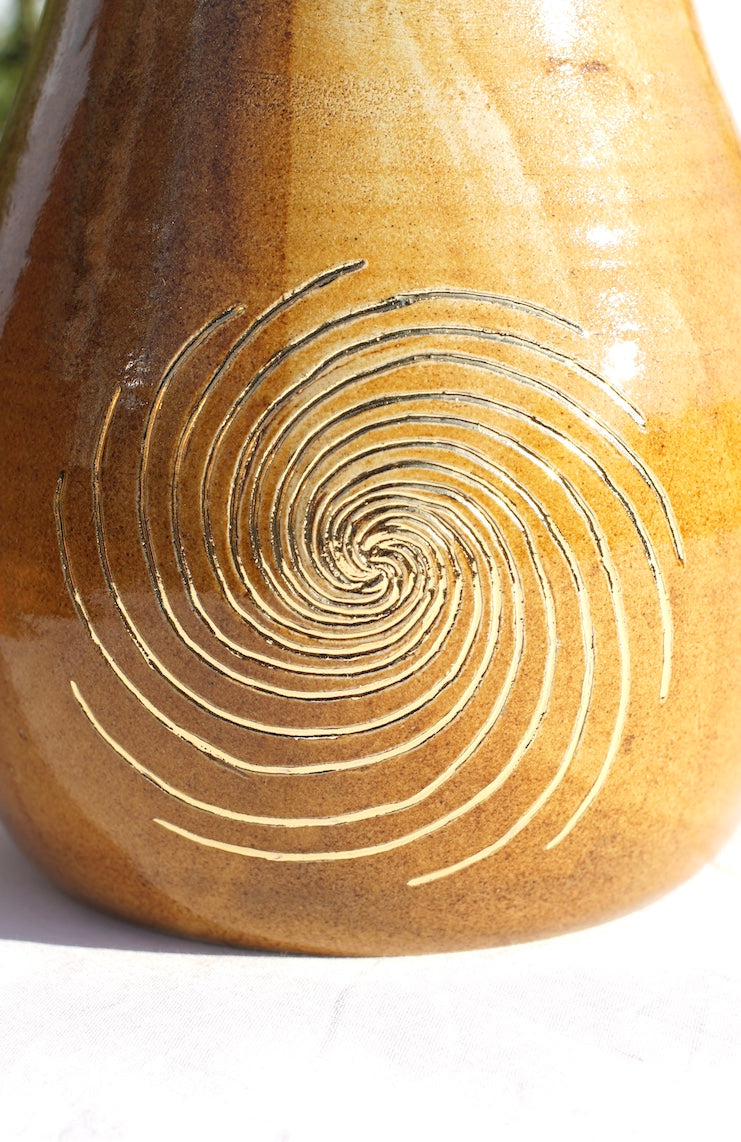 Cruche spirale or 24 carats