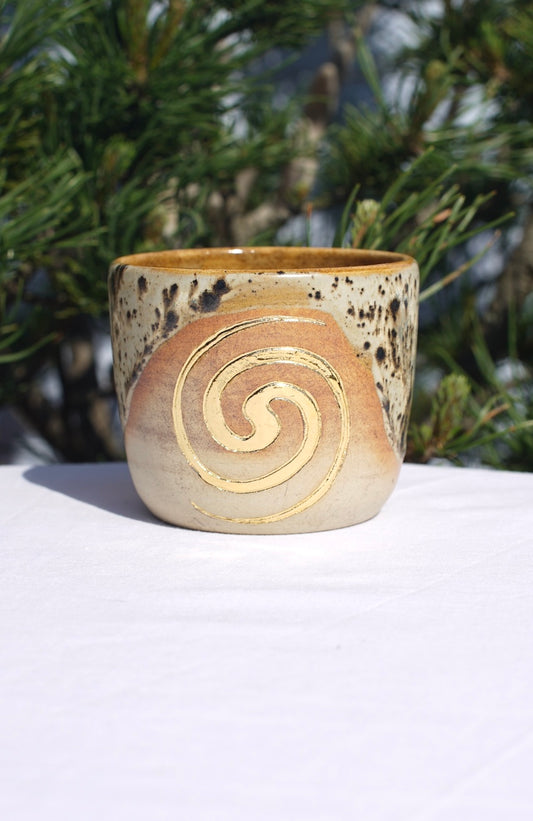 Gobelet Cérémonie du cacao avec double spirale or 24 carats