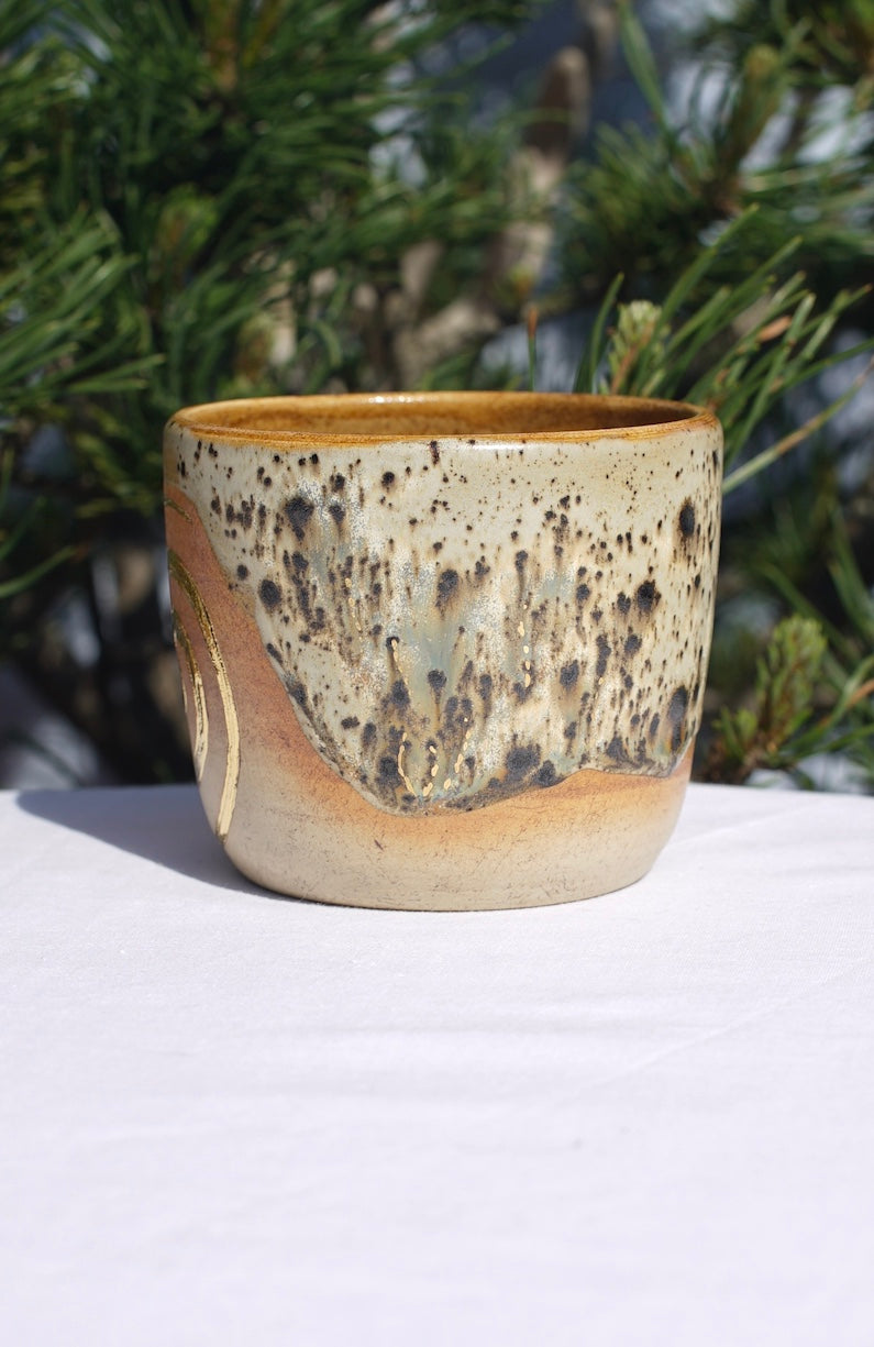 Cocoa ceremony mug with double spiral 24-carat gold