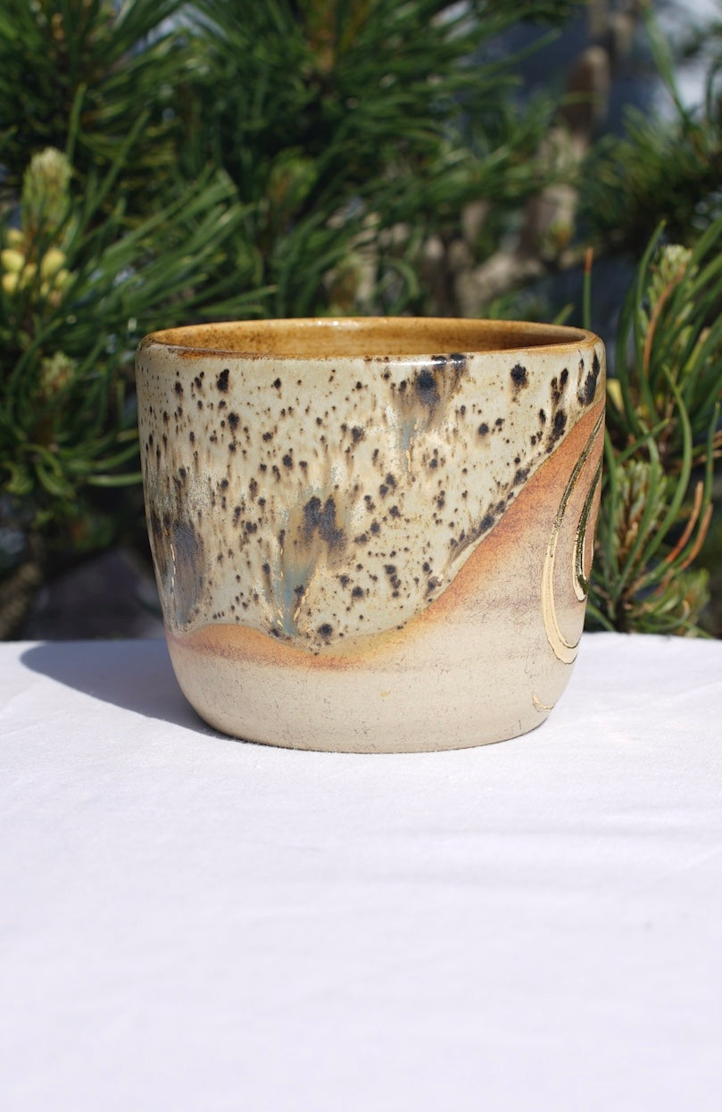 Cocoa ceremony mug with double spiral 24-carat gold