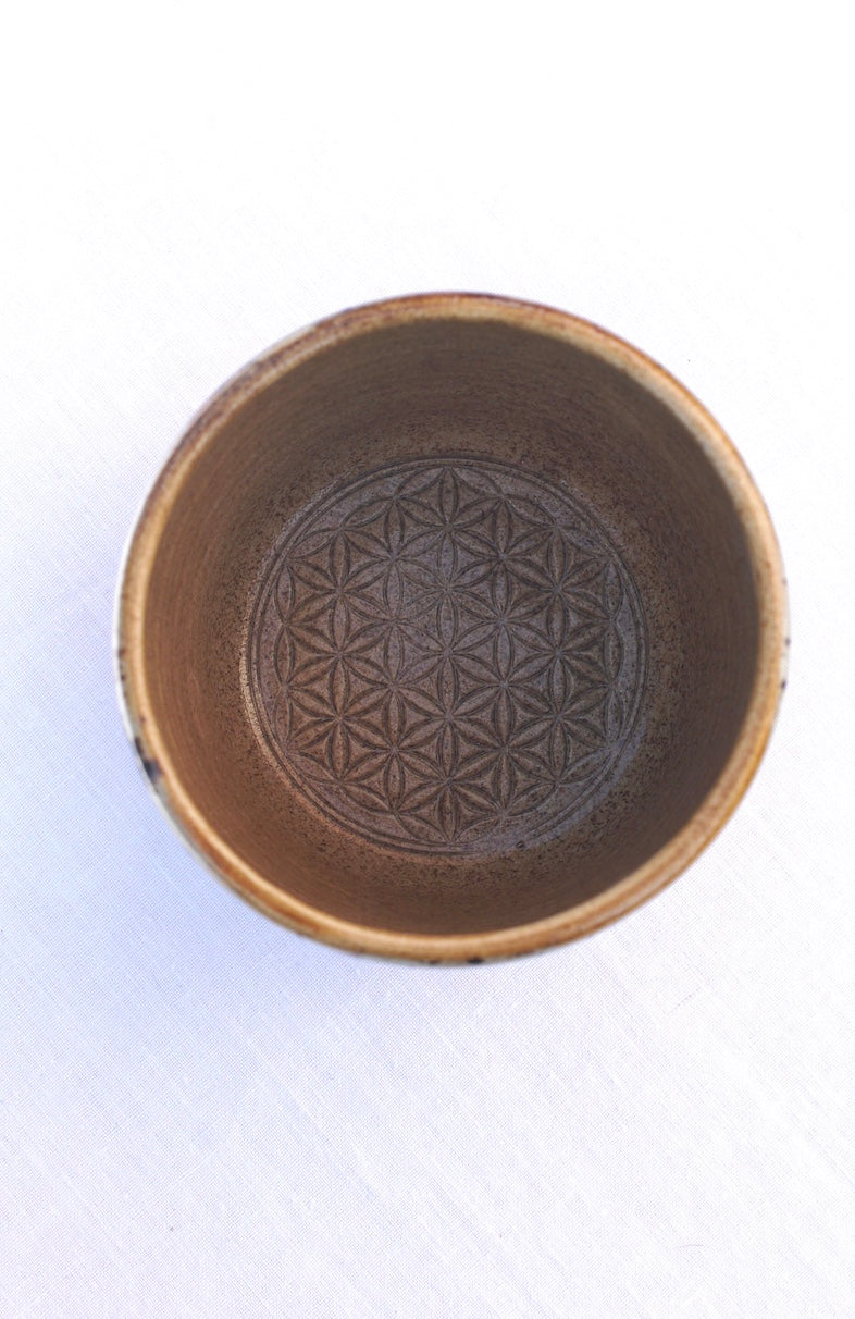 Cocoa ceremony mug with double spiral 24-carat gold