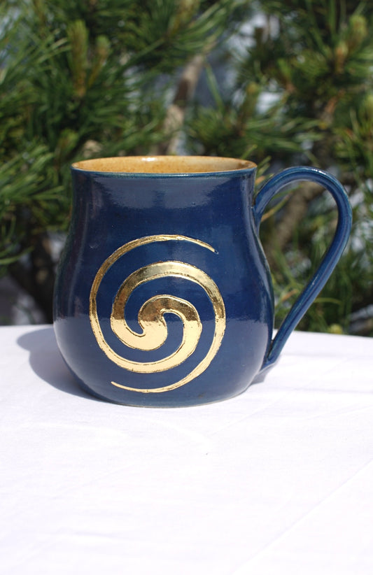 Tasse blau Spirale 24 Karat Gold