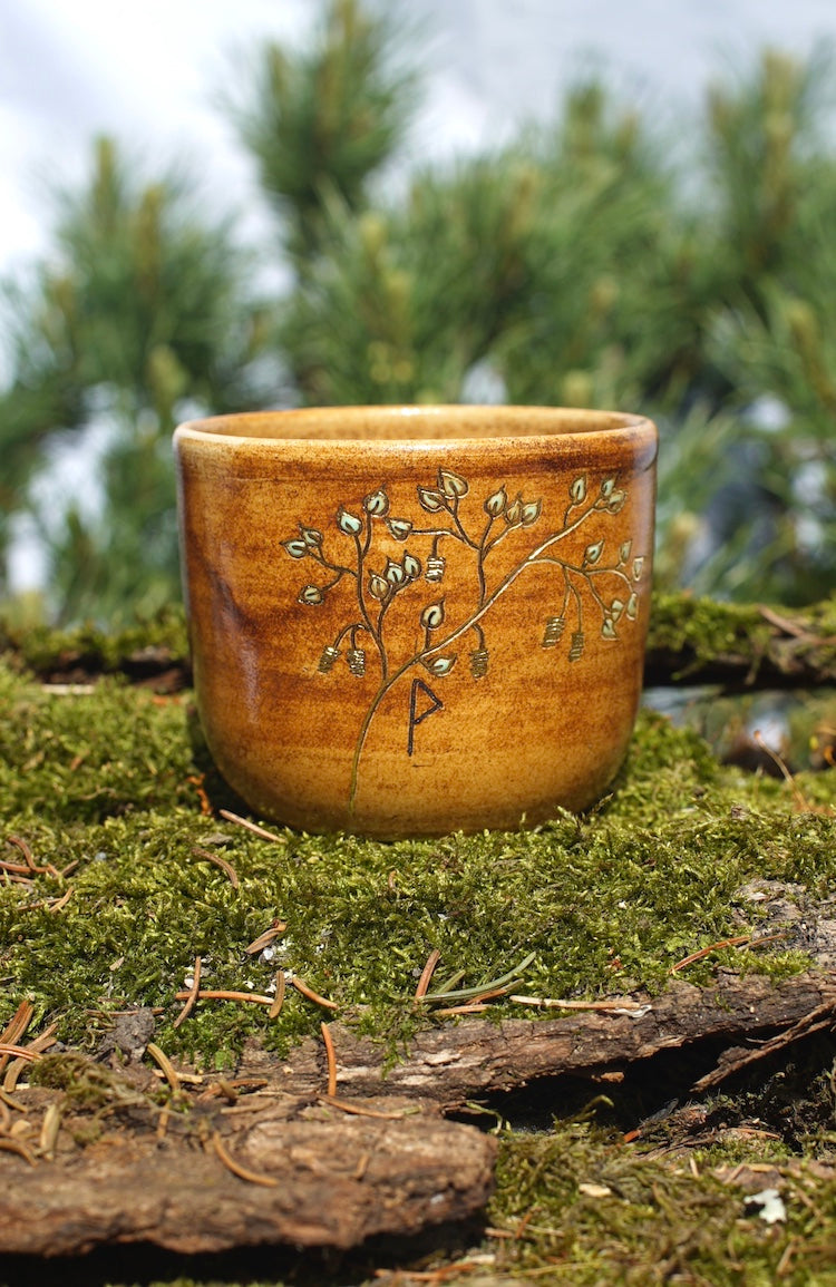 Becher Wunjo mit Birke in 24 Karat Gold