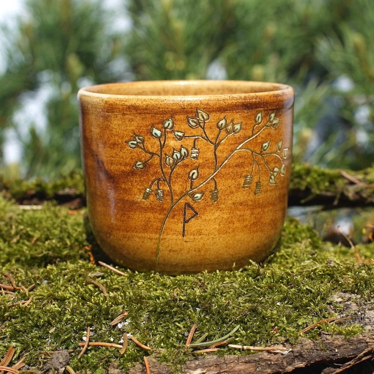 Becher Wunjo mit Birke in 24 Karat Gold