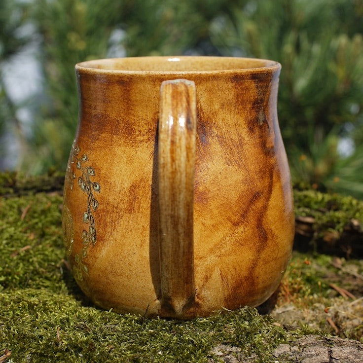 Tasse Triskele in 24 Karat Gold und Runen