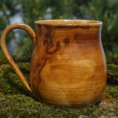 Tasse Triskele in 24 Karat Gold und Runen