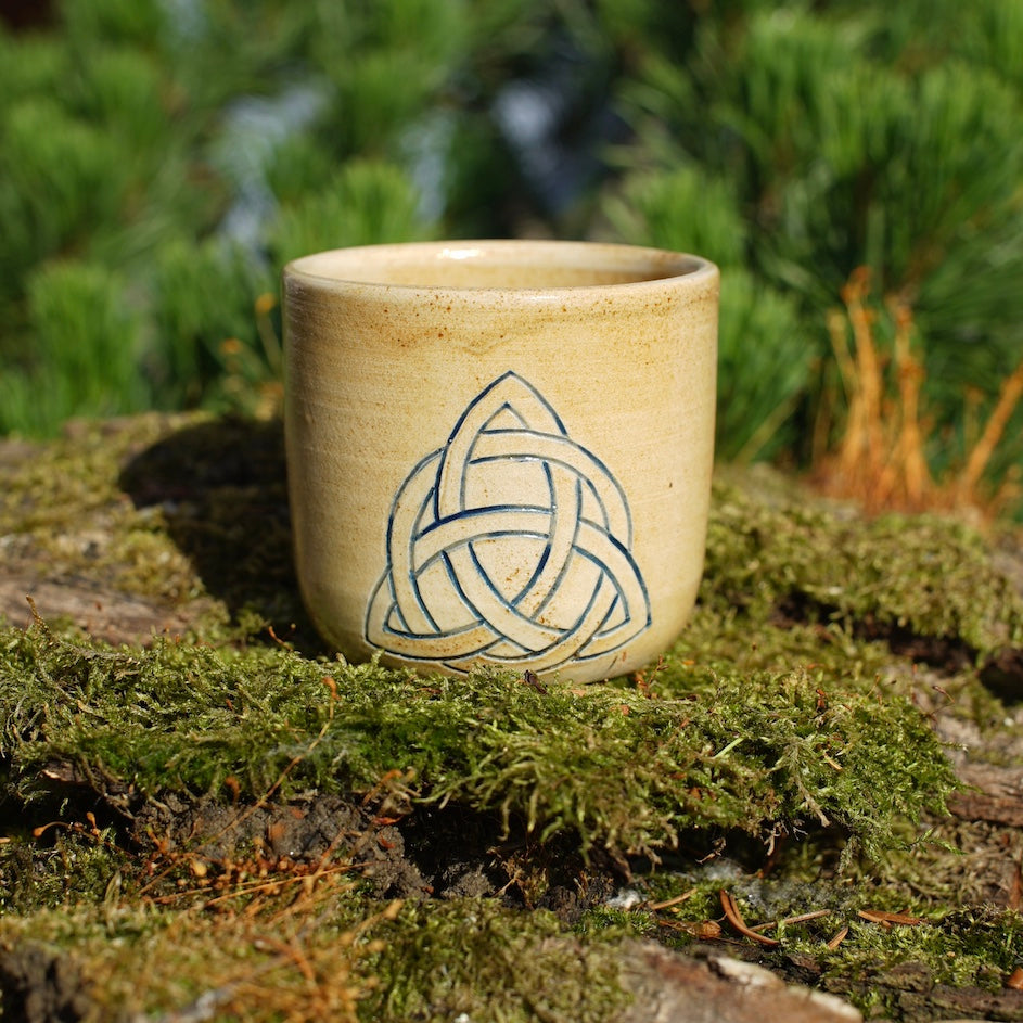 Becherset Triquetra