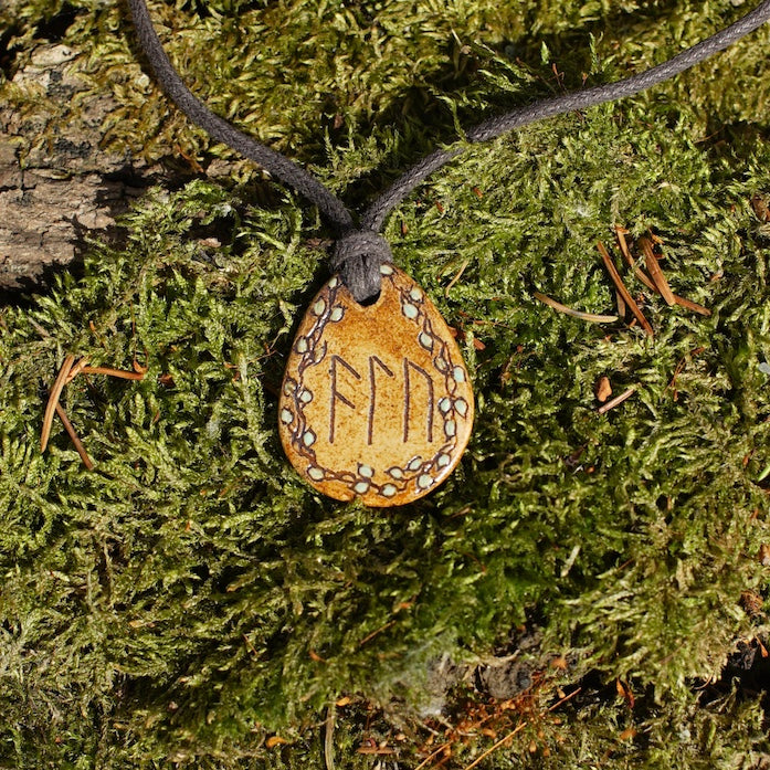 Amulett ᚨᛚᚢ (alu)