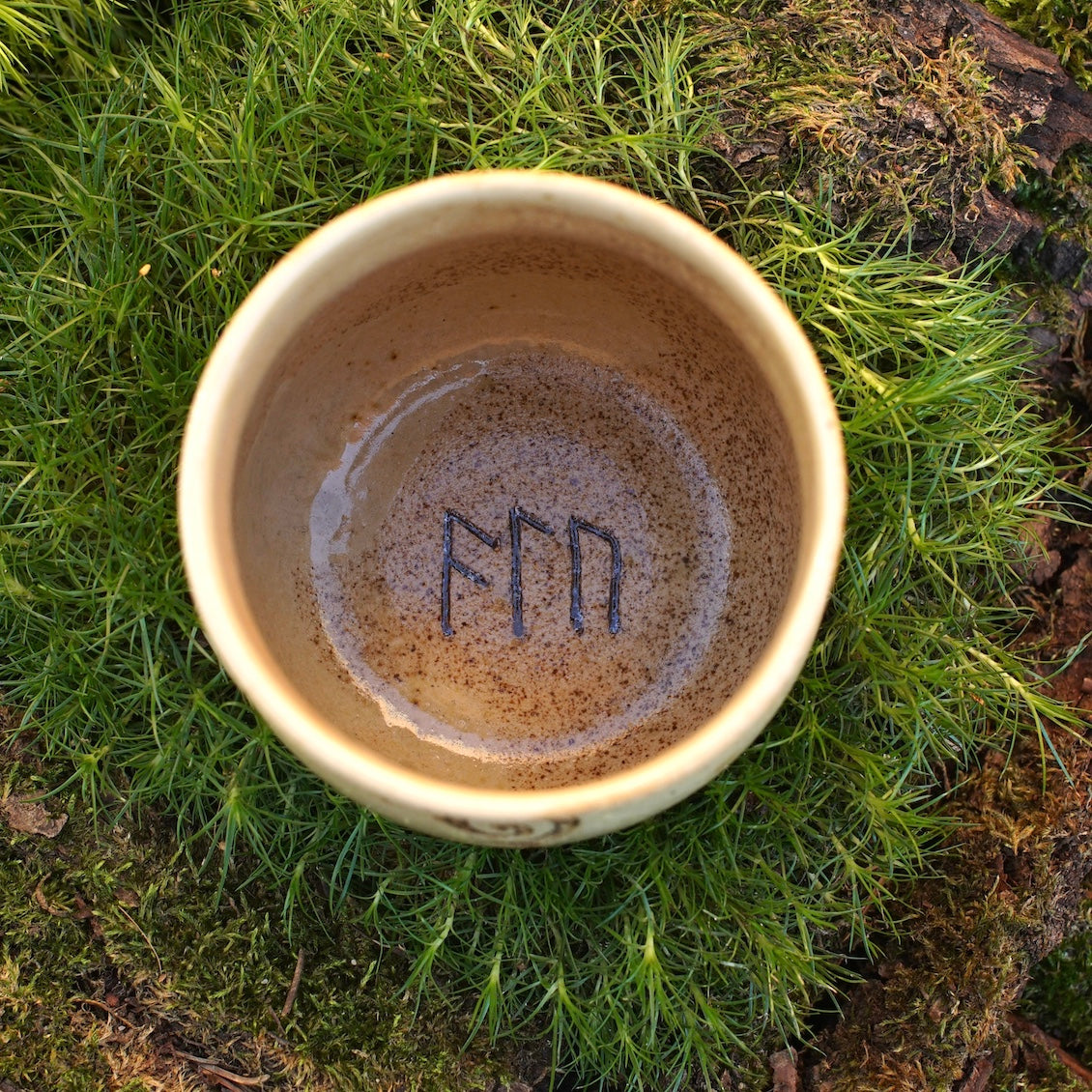 Becher "Lebensfreude" mit Runen mit der Kraft der Birke