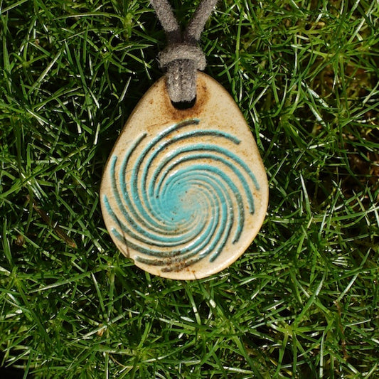 Amulett Spirale Jade mit Agnihotra-Asche