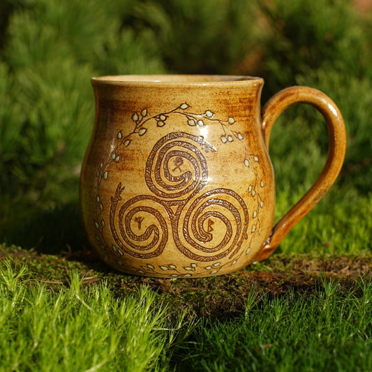 Tasse Triskele und Runen