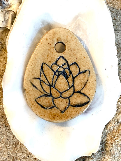 Amulette Lotus bleu