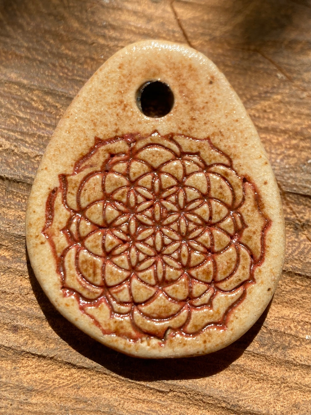 Amulett mit Blüte des Lebens in zimt